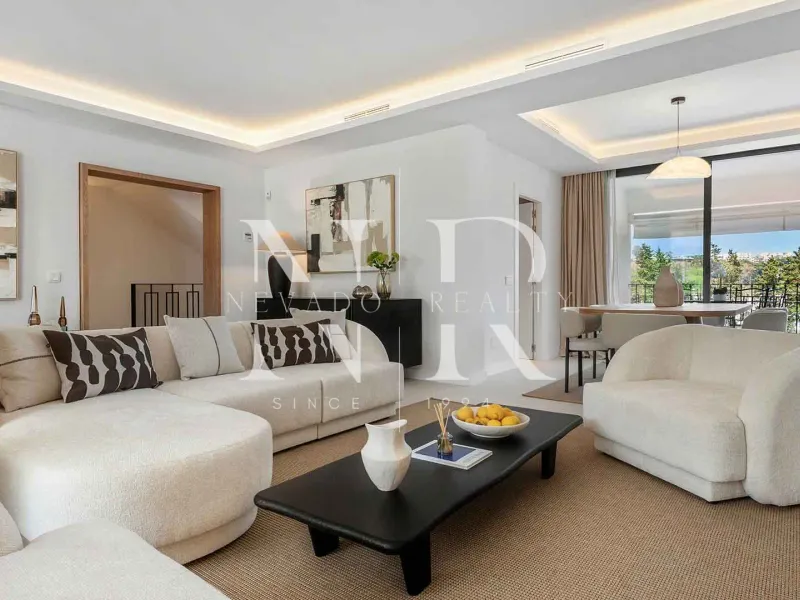 Townhouse in Los Olivos residential complex on the golf course front line for sale