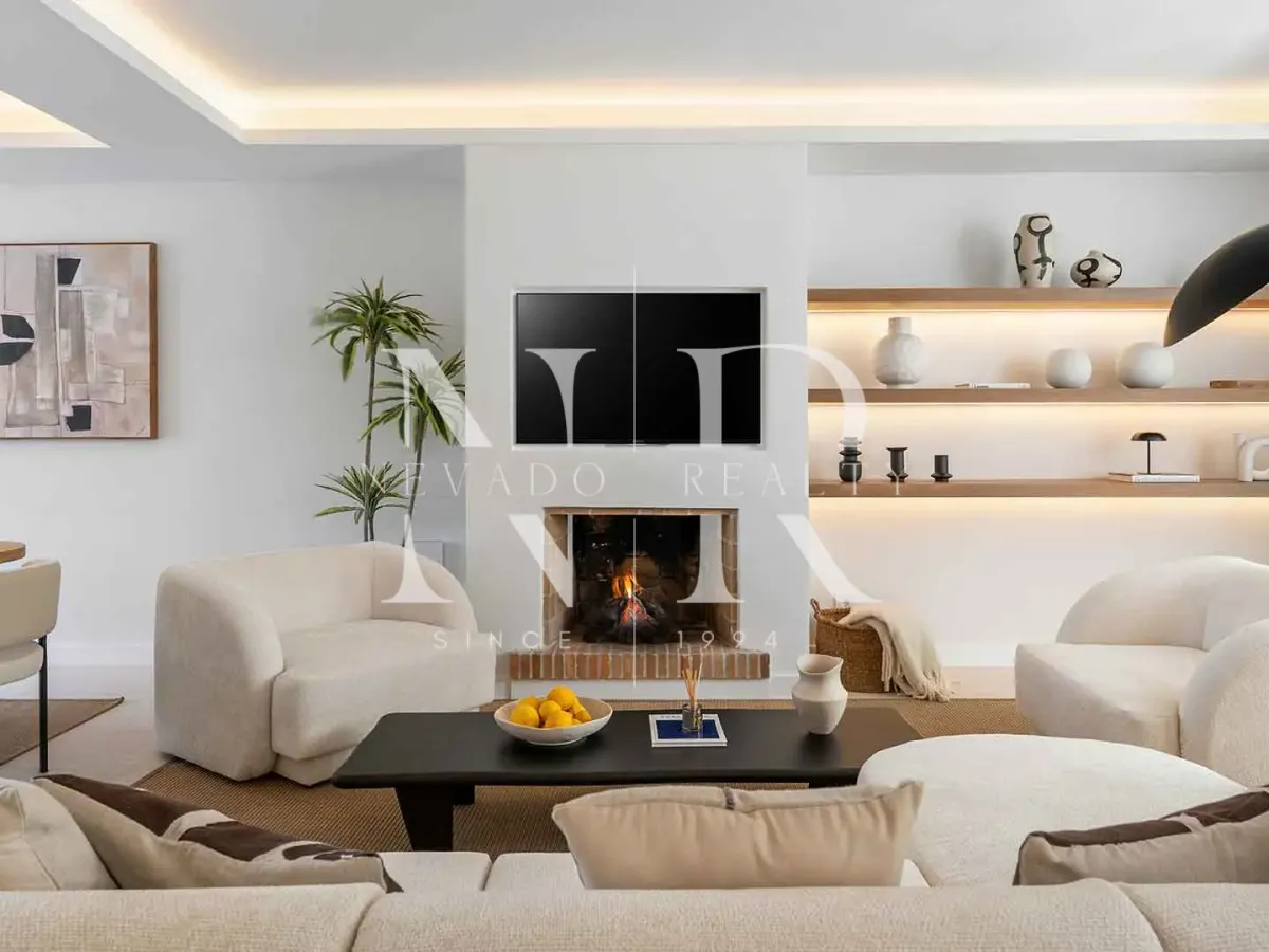 Townhouse in Los Olivos residential complex on the golf course front line for sale