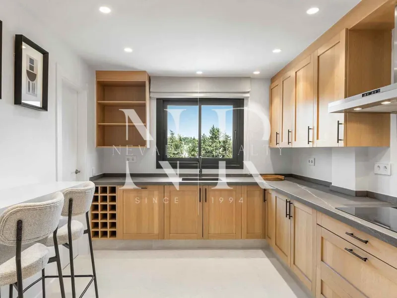 Townhouse in Los Olivos residential complex on the golf course front line for sale