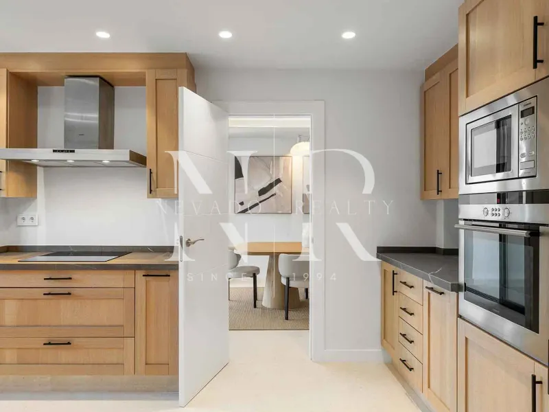 Townhouse in Los Olivos residential complex on the golf course front line for sale