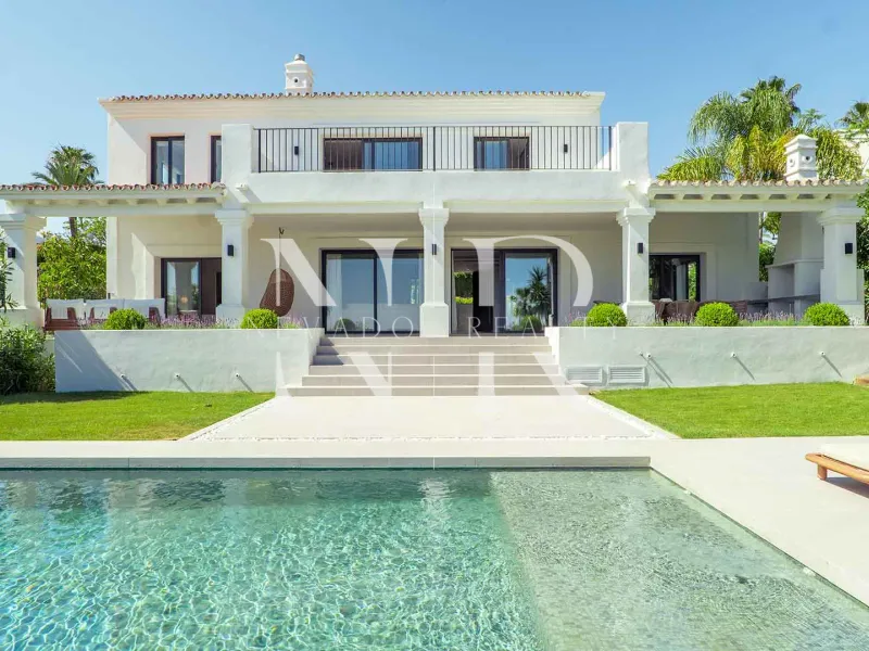 Villa in Los Naranjos Golf with sea views for sale