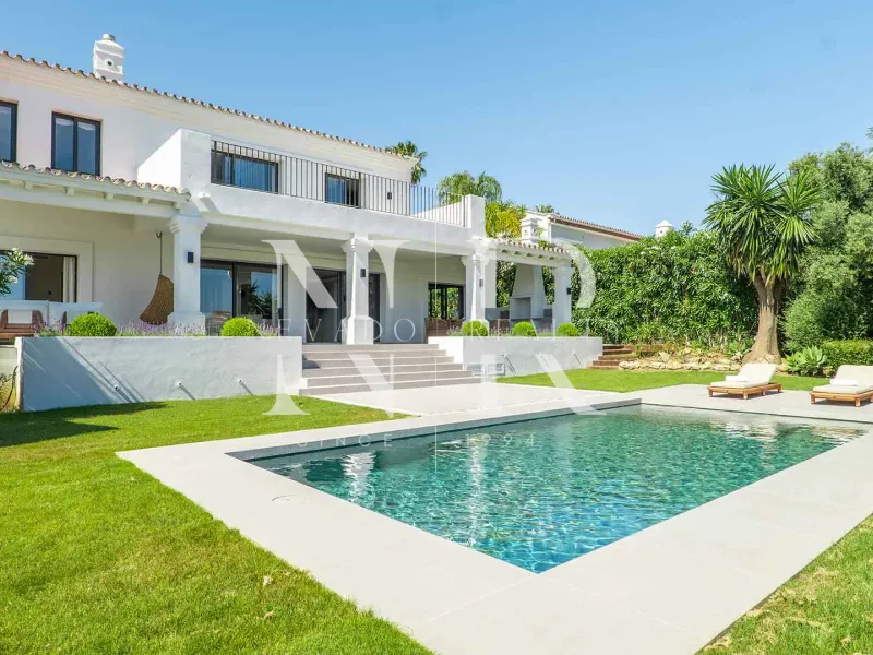 Villa in Los Naranjos Golf with sea views for sale