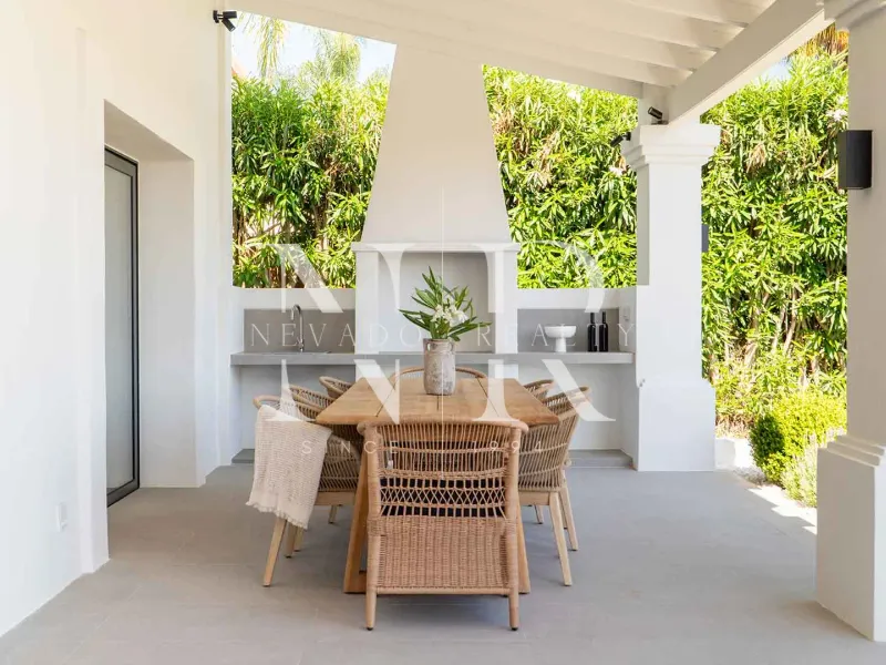 Villa in Los Naranjos Golf with sea views for sale