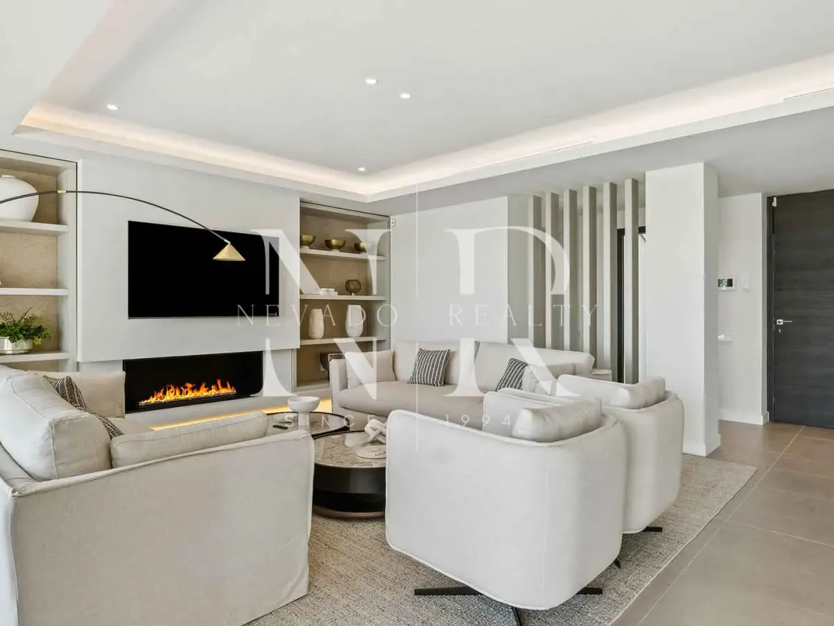 Villa in Los Naranjos Golf with sea views for sale