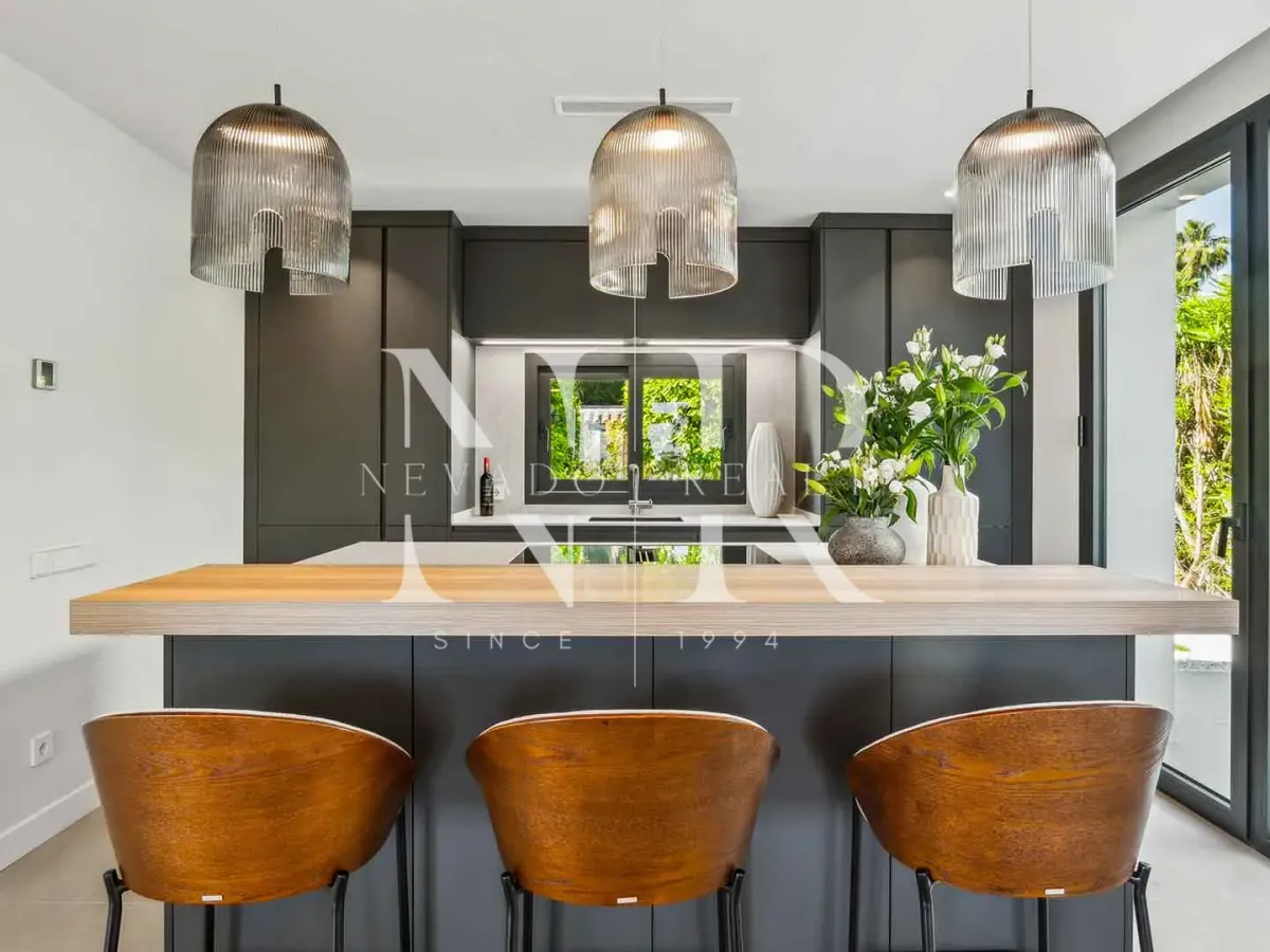 Villa in Los Naranjos Golf with sea views for sale