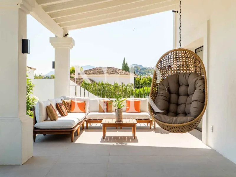 Villa in Los Naranjos Golf with sea views for sale