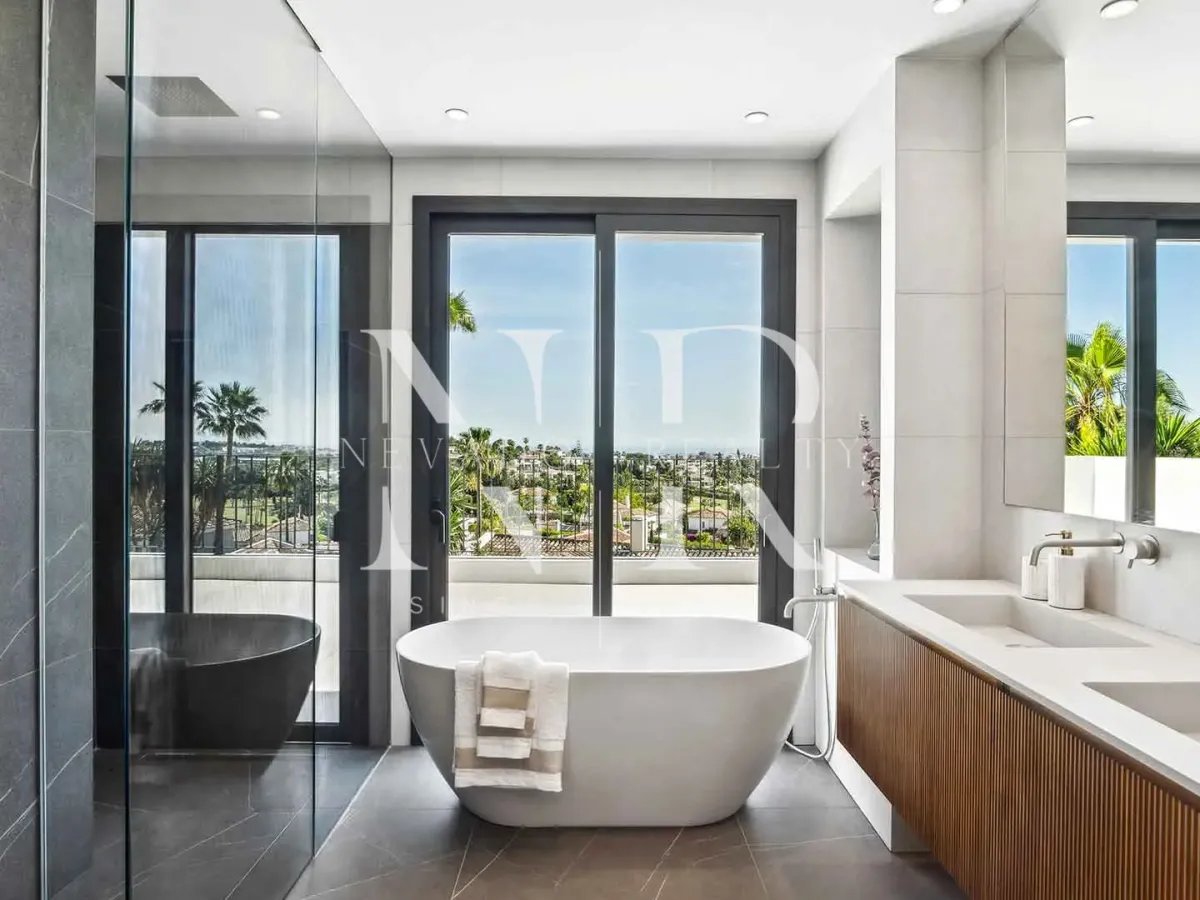 Villa in Los Naranjos Golf with sea views for sale