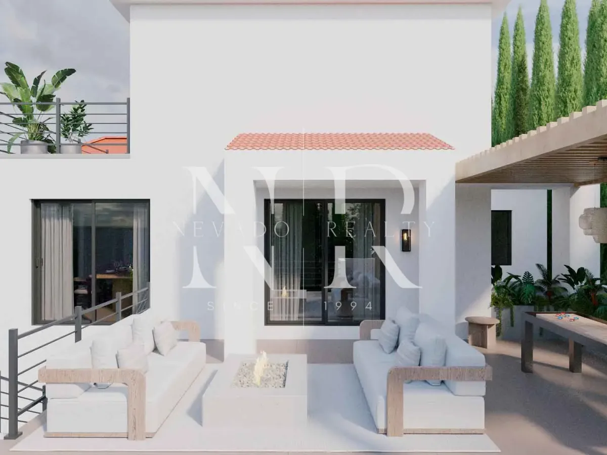 Villa in Los Naranjos Hill Club with construction project for sale