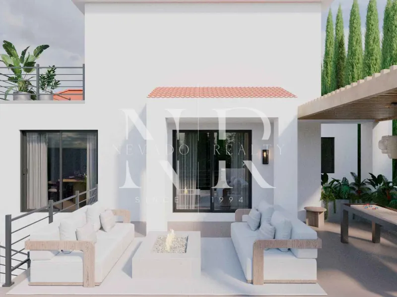 Villa in Los Naranjos Hill Club with construction project for sale