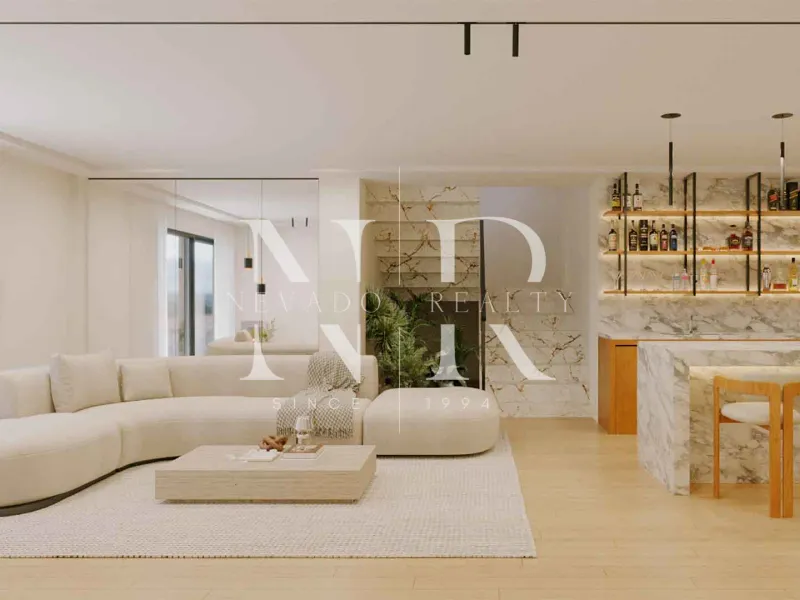 Villa in Los Naranjos Hill Club with construction project for sale