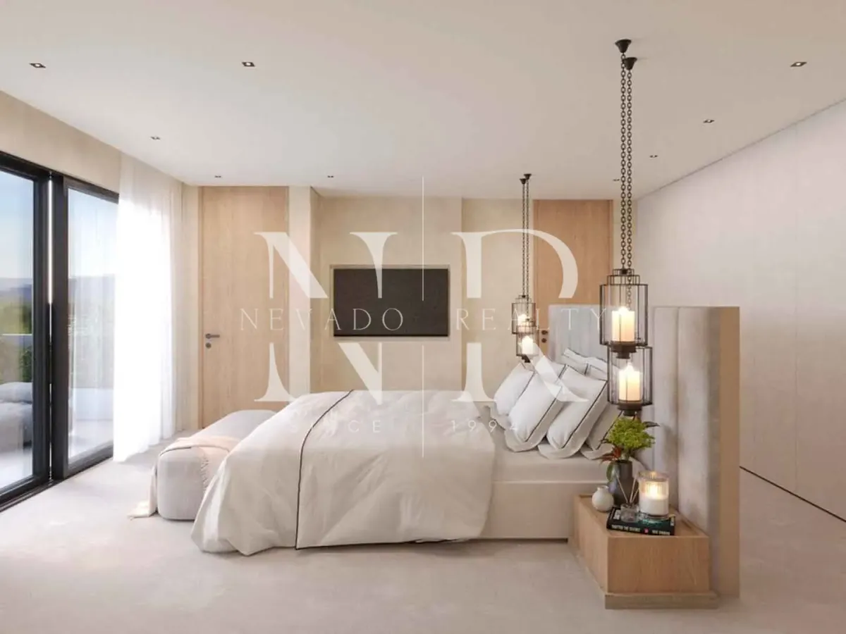 Villa in Los Naranjos Hill Club with construction project for sale