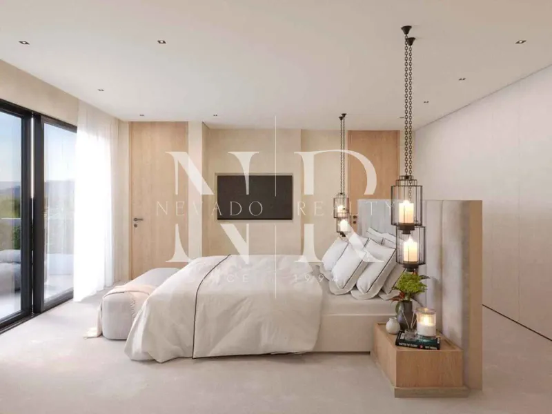 Villa in Los Naranjos Hill Club with construction project for sale