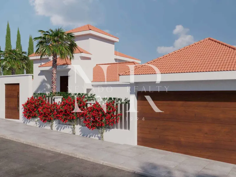 Villa in Los Naranjos Hill Club with construction project for sale