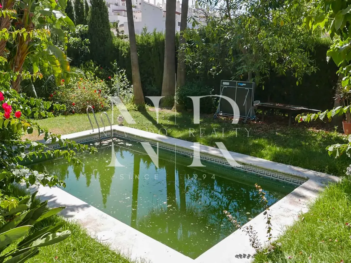 Villa in Los Naranjos Hill Club with construction project for sale