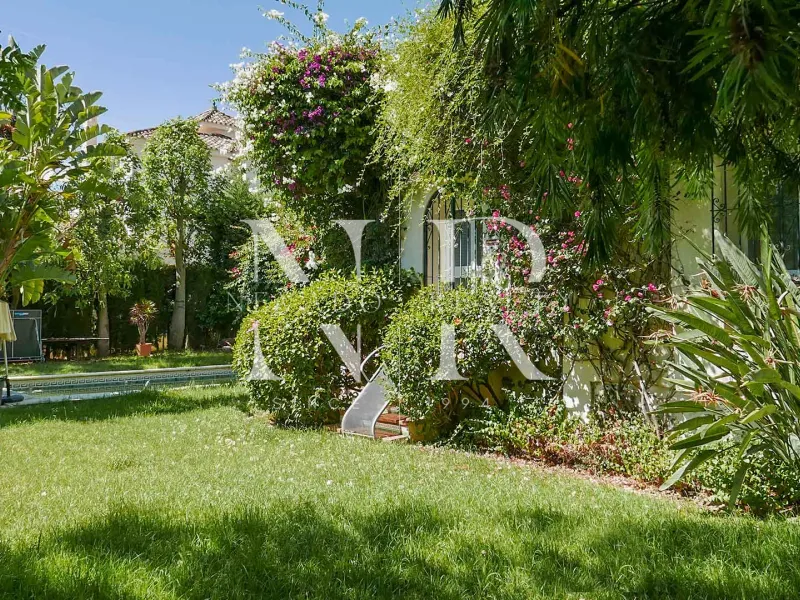 Villa in Los Naranjos Hill Club with construction project for sale