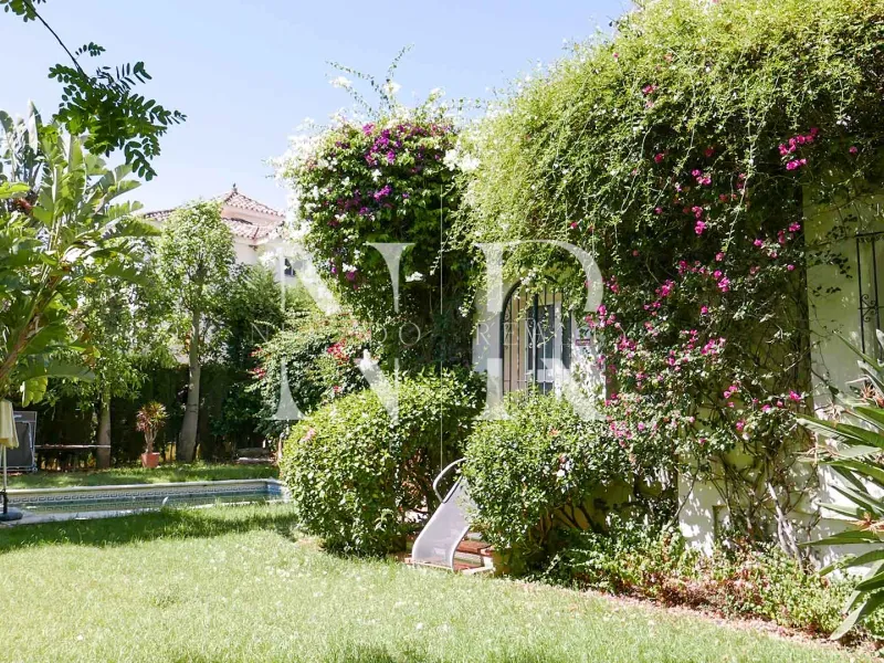 Villa in Los Naranjos Hill Club with construction project for sale