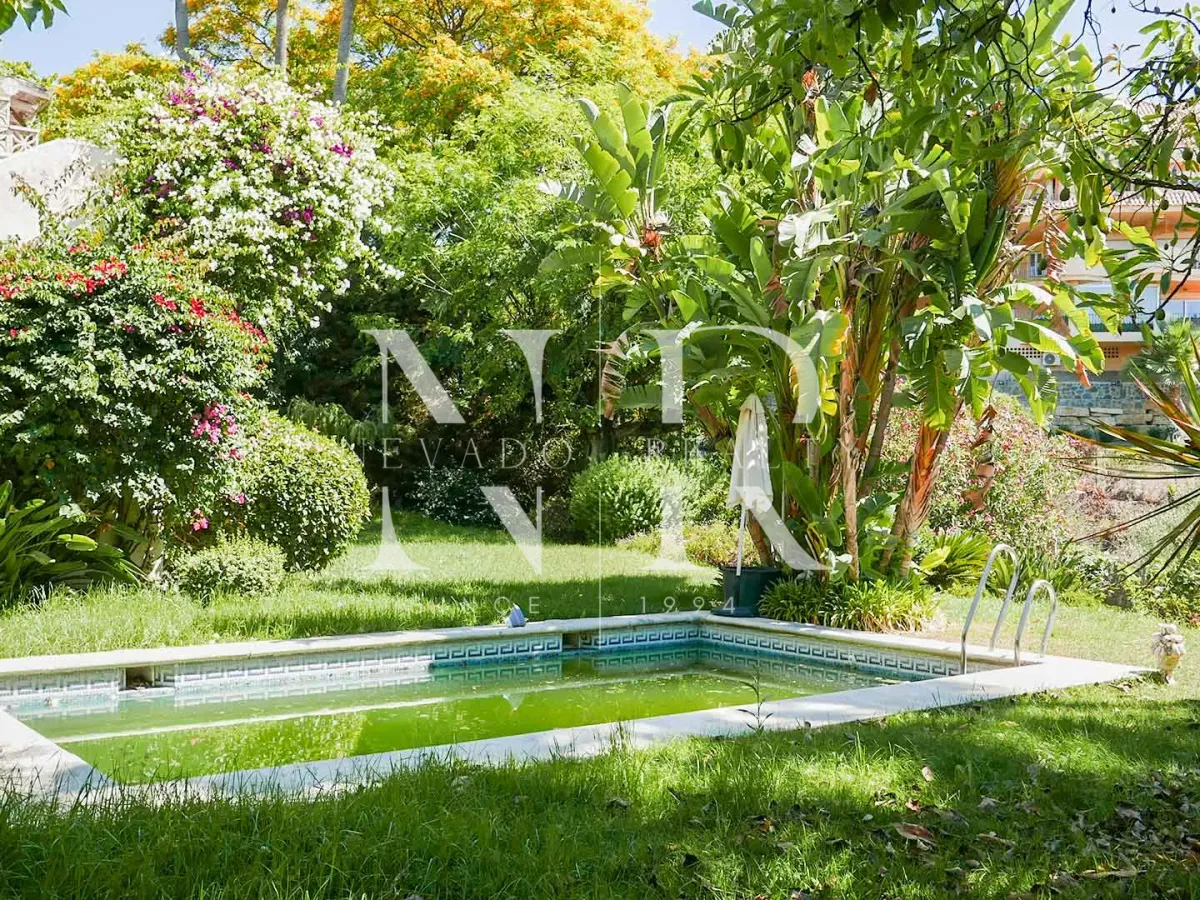 Villa in Los Naranjos Hill Club with construction project for sale