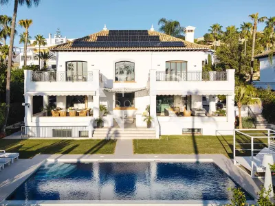 Frontline golf villa in Los Naranjos Golf for sale