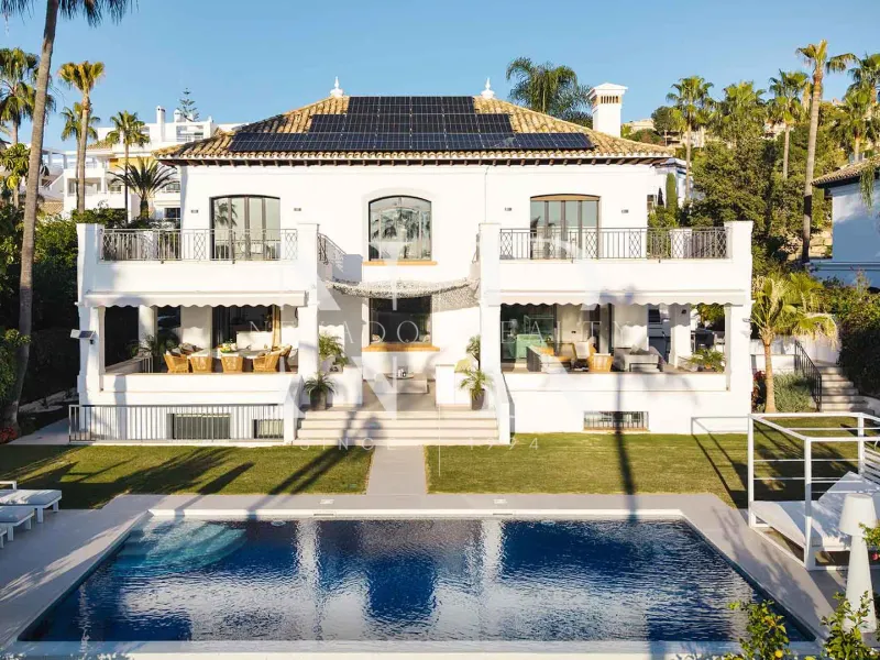 Frontline golf villa in Los Naranjos Golf for sale