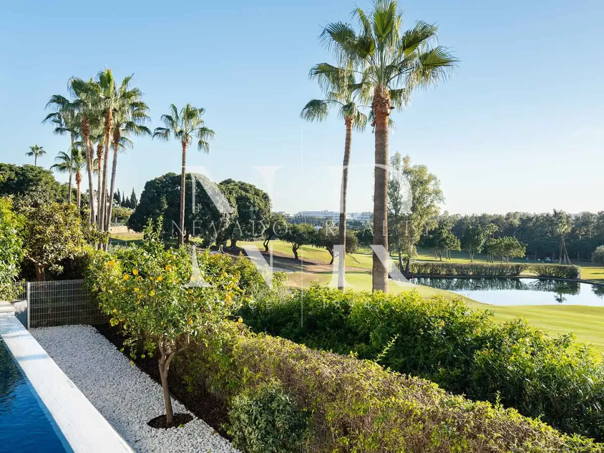 Frontline golf villa in Los Naranjos Golf for sale