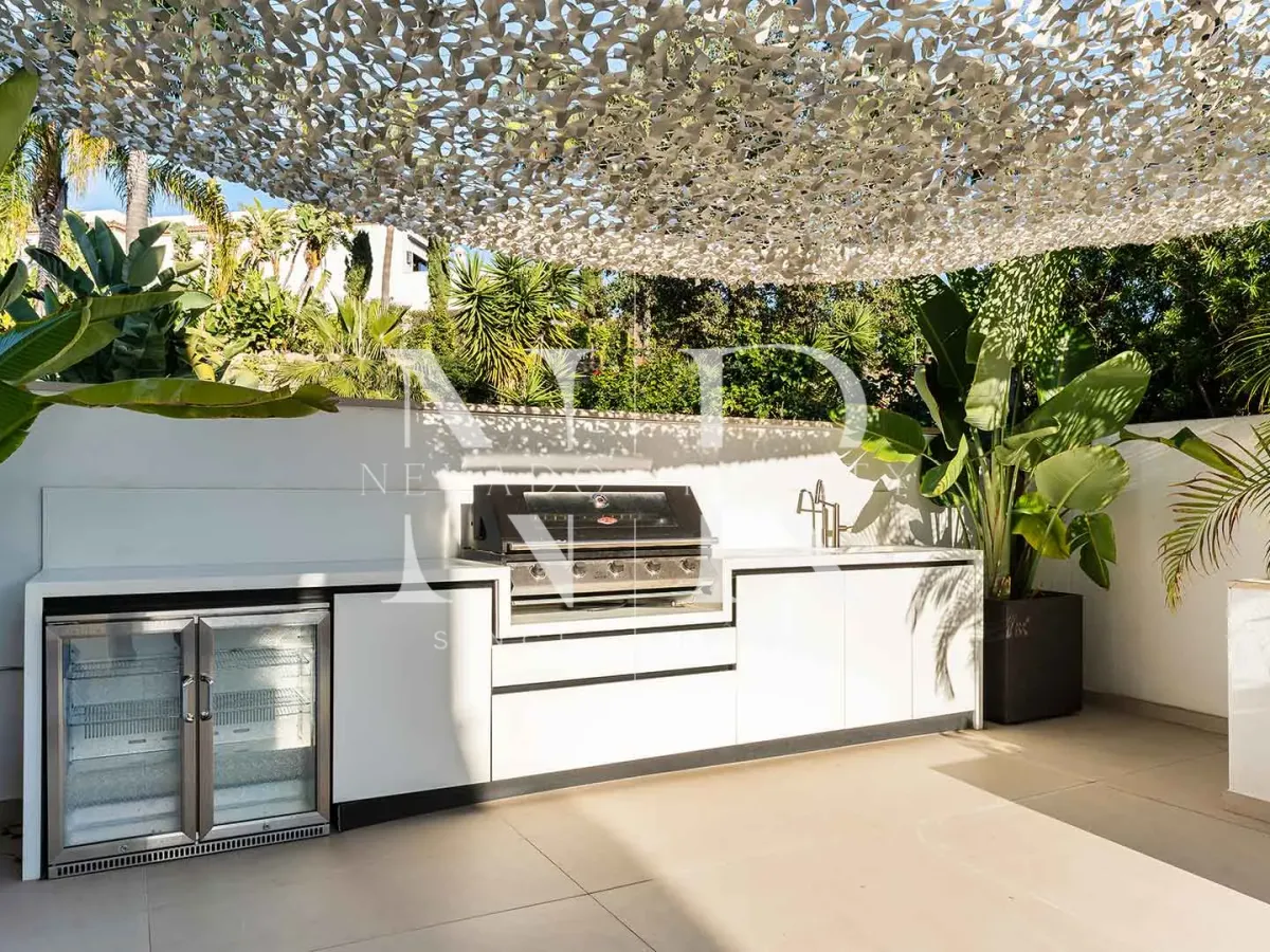 Frontline golf villa in Los Naranjos Golf for sale