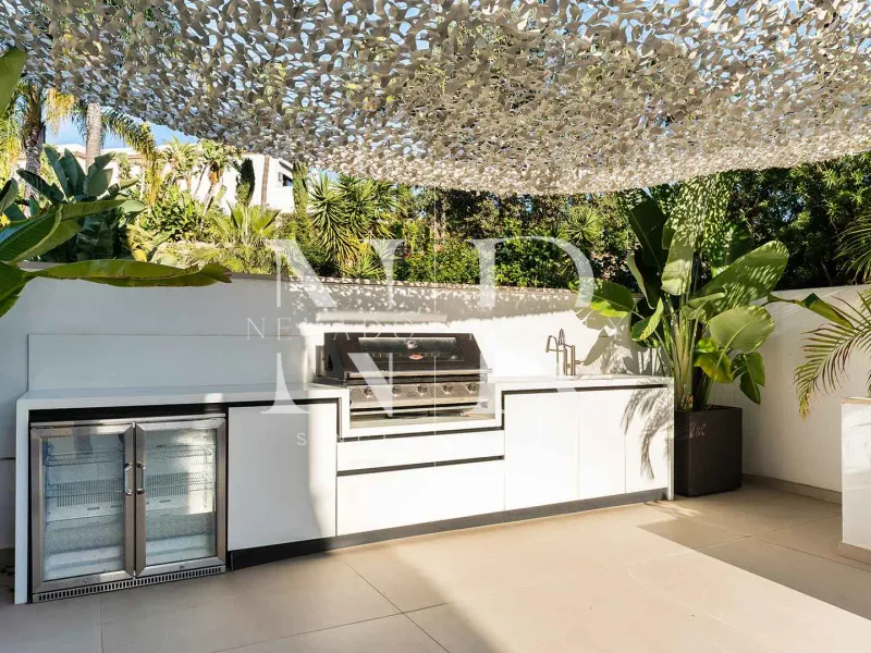 Frontline golf villa in Los Naranjos Golf for sale