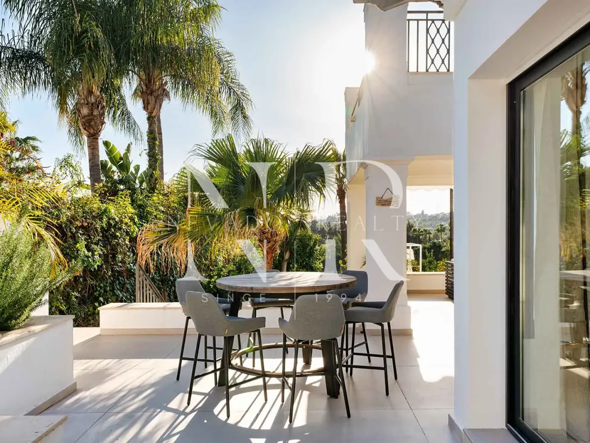 Frontline golf villa in Los Naranjos Golf for sale