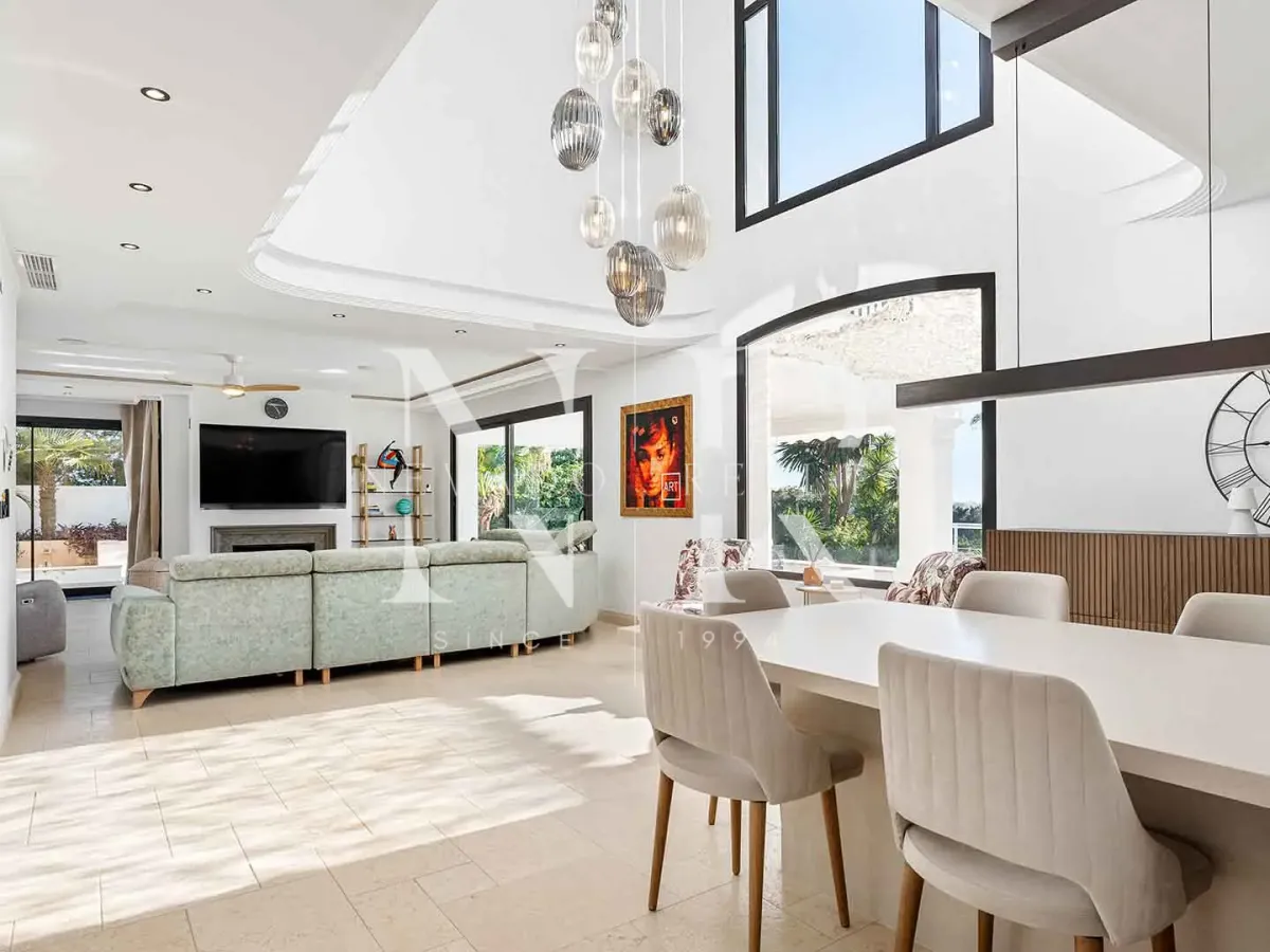 Frontline golf villa in Los Naranjos Golf for sale