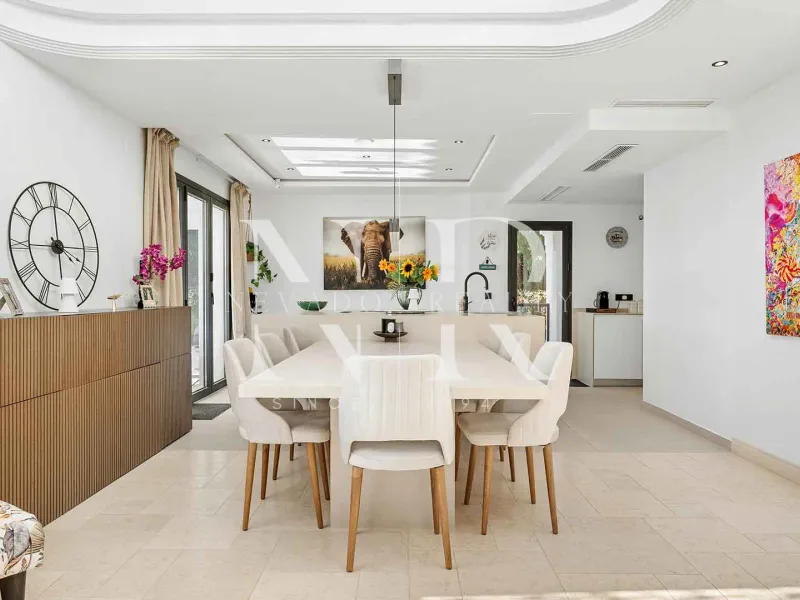 Frontline golf villa in Los Naranjos Golf for sale