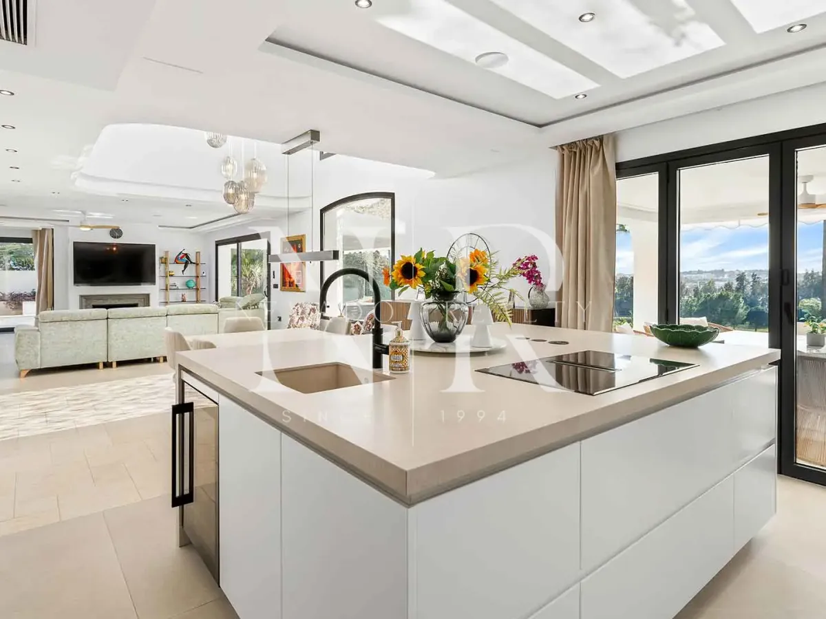 Frontline golf villa in Los Naranjos Golf for sale