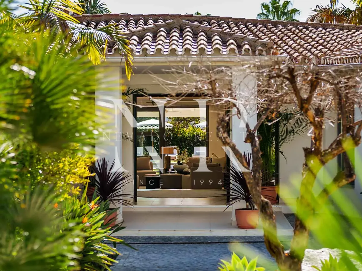 Completely renovated villa in Urbanisation La Cerquilla for sale