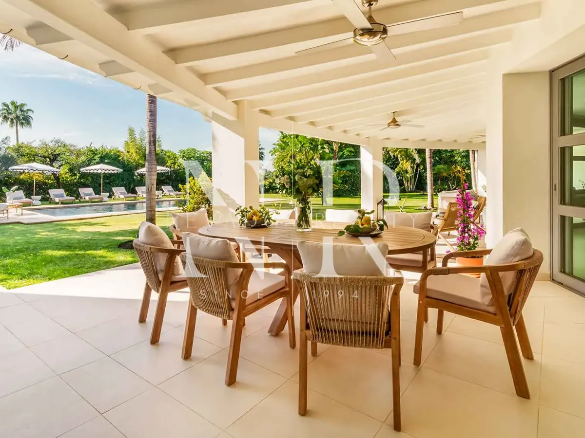 Completely renovated villa in Urbanisation La Cerquilla for sale