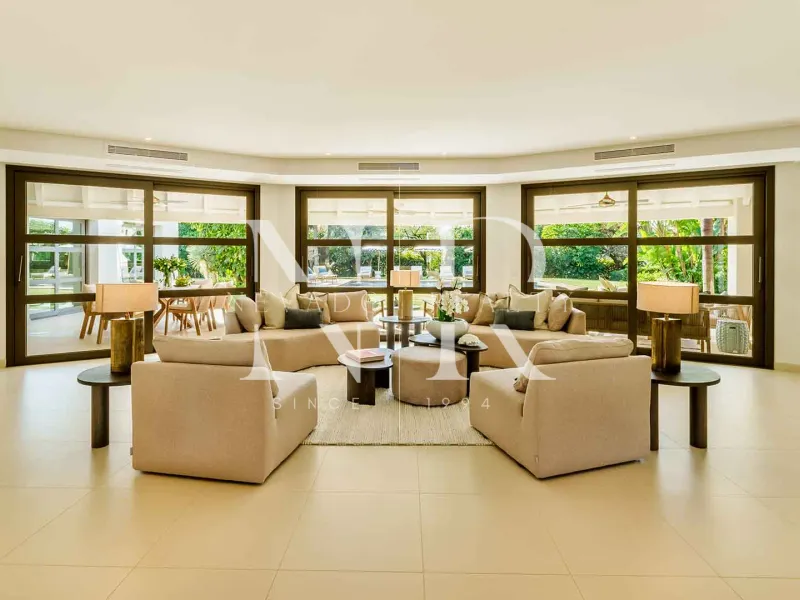 Completely renovated villa in Urbanisation La Cerquilla for sale