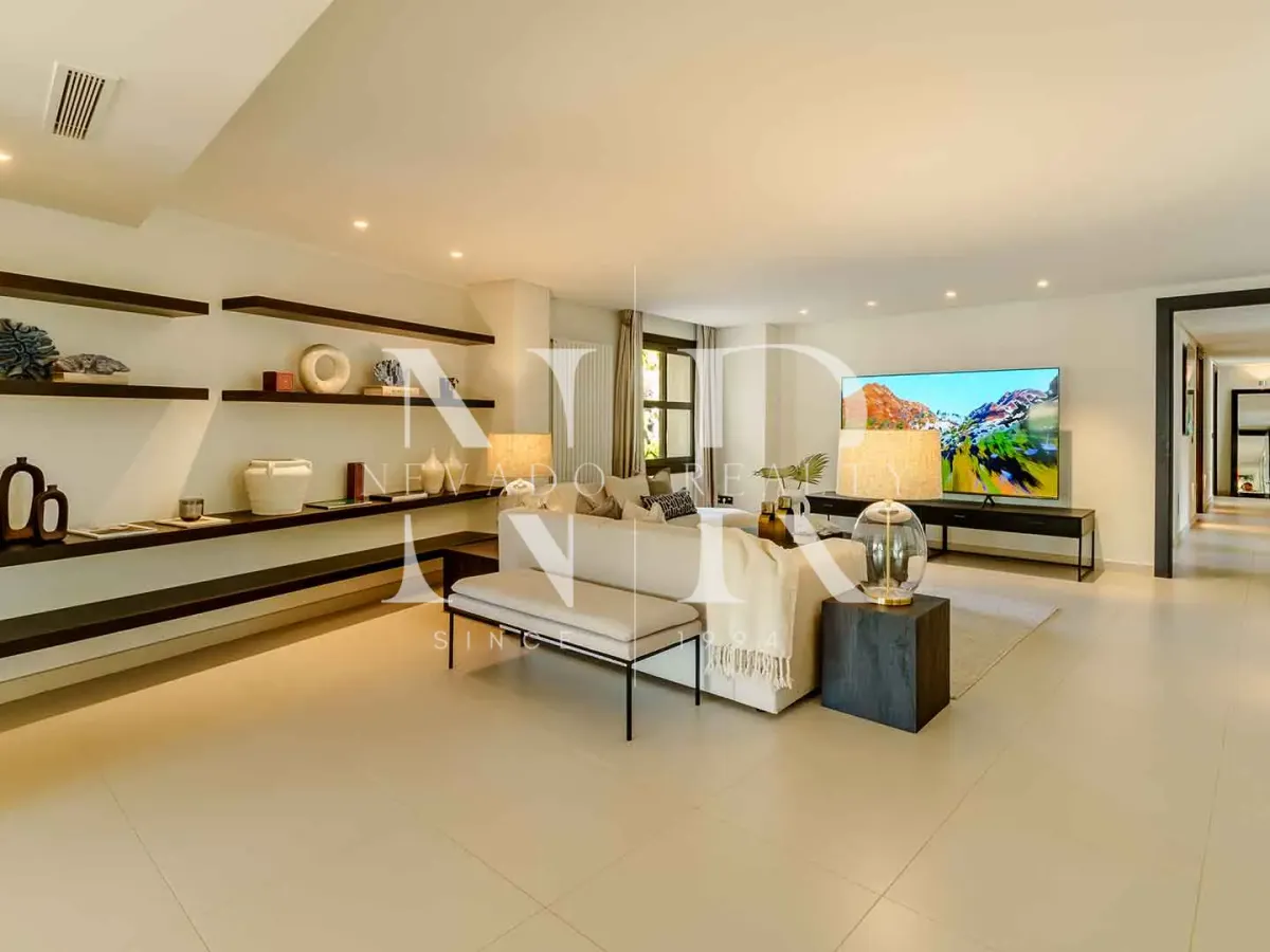 Completely renovated villa in Urbanisation La Cerquilla for sale