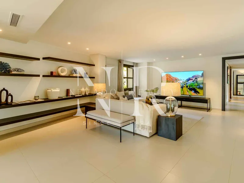 Completely renovated villa in Urbanisation La Cerquilla for sale