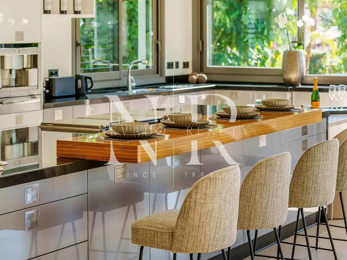 Completely renovated villa in Urbanisation La Cerquilla for sale