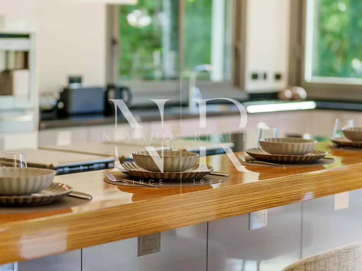 Completely renovated villa in Urbanisation La Cerquilla for sale