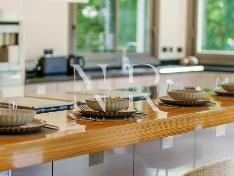 Completely renovated villa in Urbanisation La Cerquilla for sale