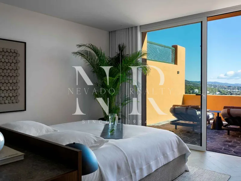 Penthouse in Les Belvederes urbanization with panoramic views for sale