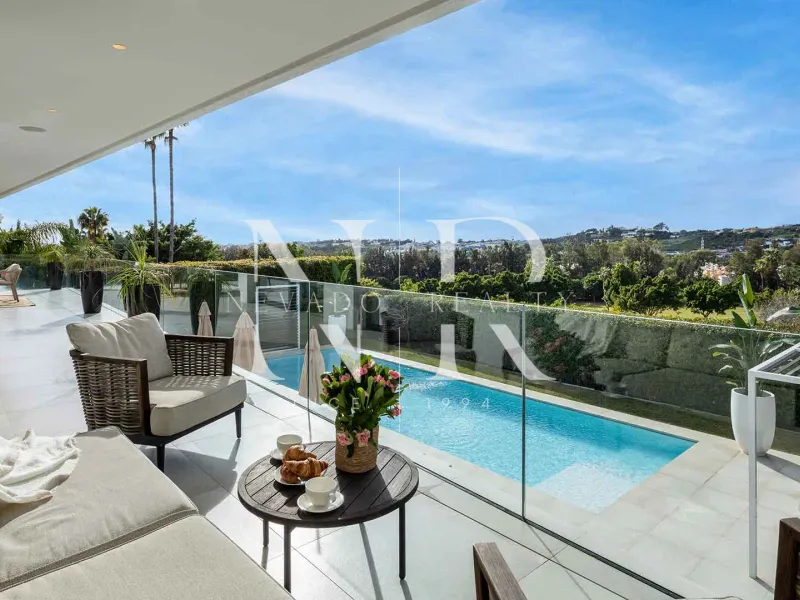 Frontline golf villa in Los Naranjos for sale