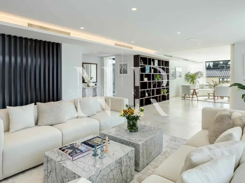 Frontline golf villa in Los Naranjos for sale