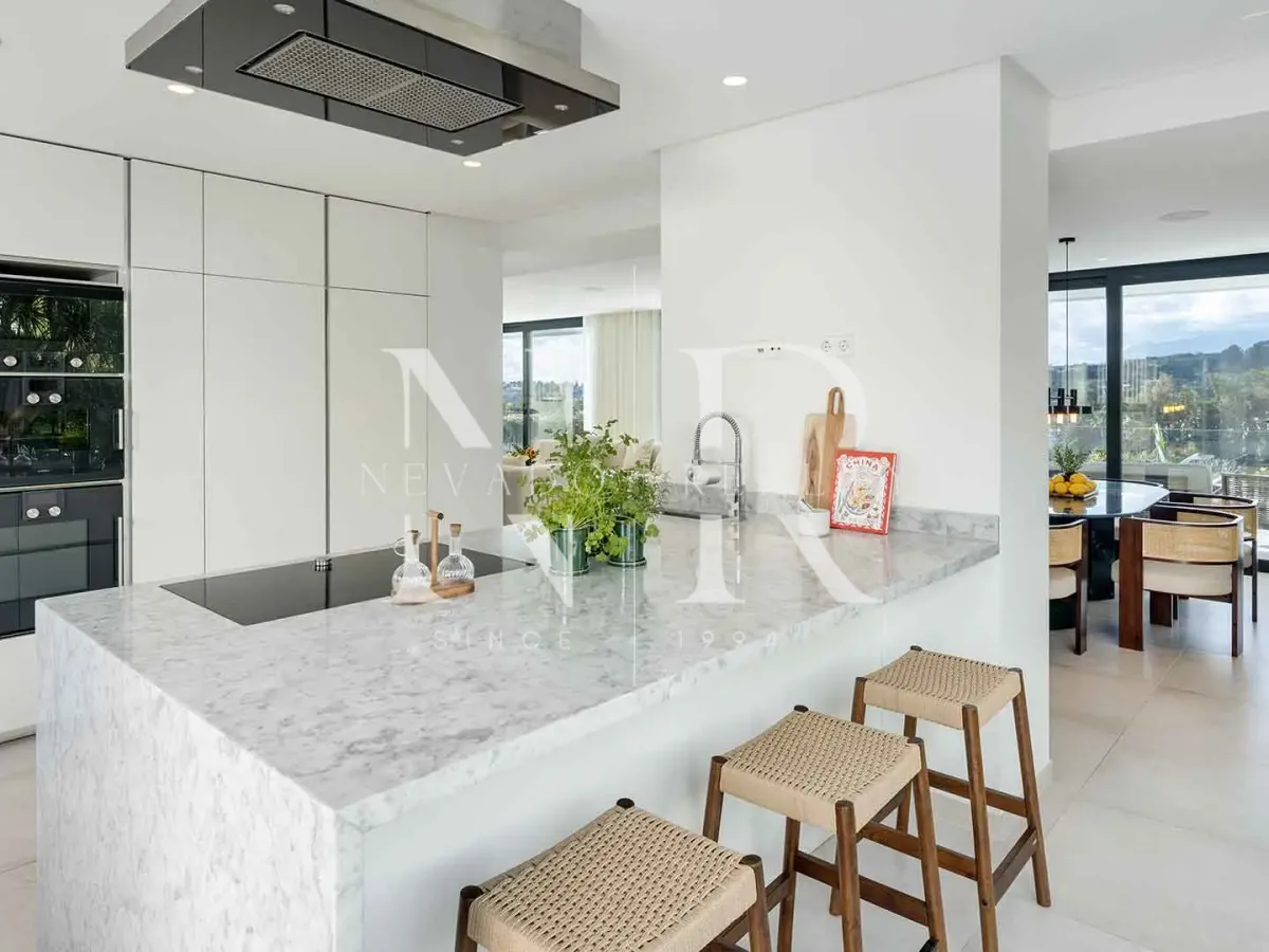 Frontline golf villa in Los Naranjos for sale