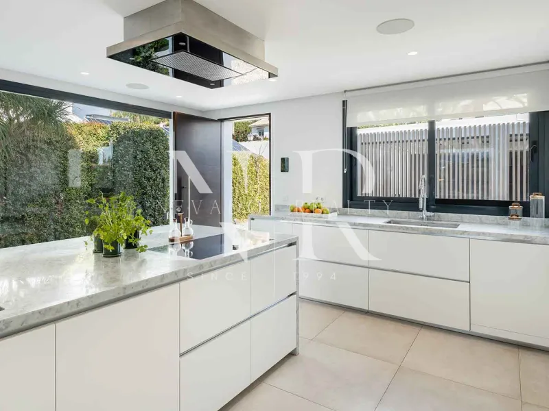 Frontline golf villa in Los Naranjos for sale