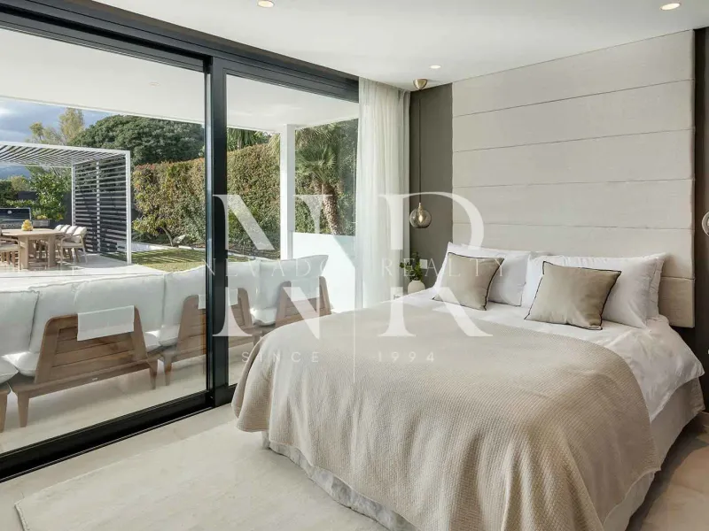 Frontline golf villa in Los Naranjos for sale