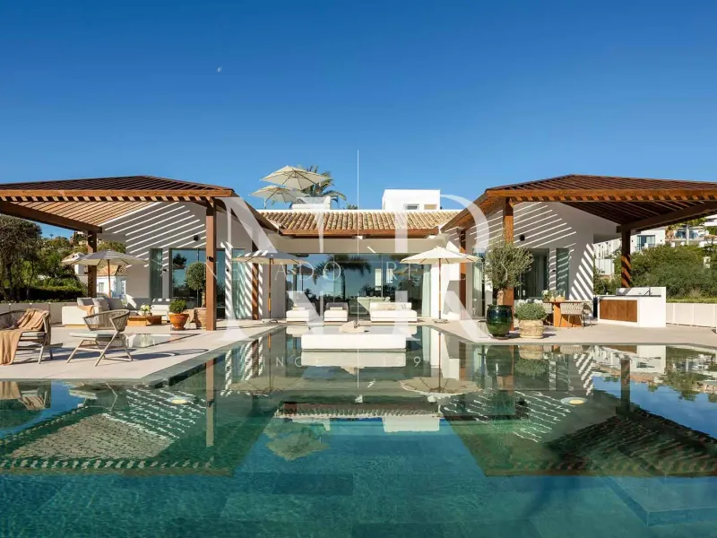 Frontline golf villa in Las Brisas with panoramic views for sale