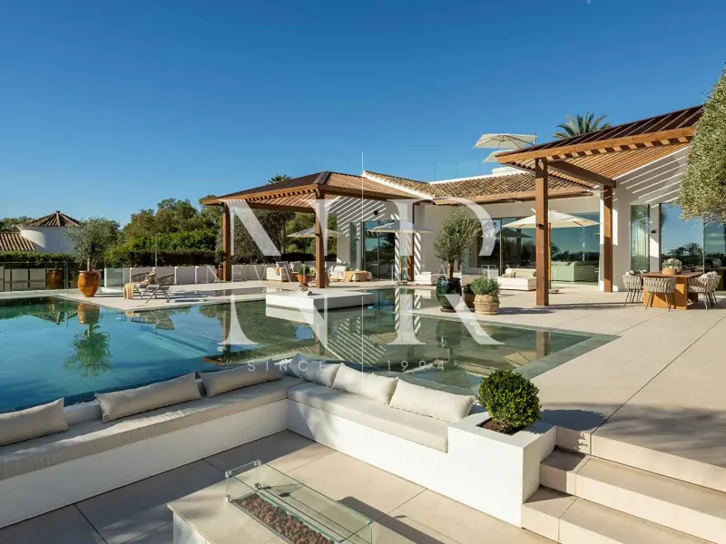 Frontline golf villa in Las Brisas with panoramic views for sale