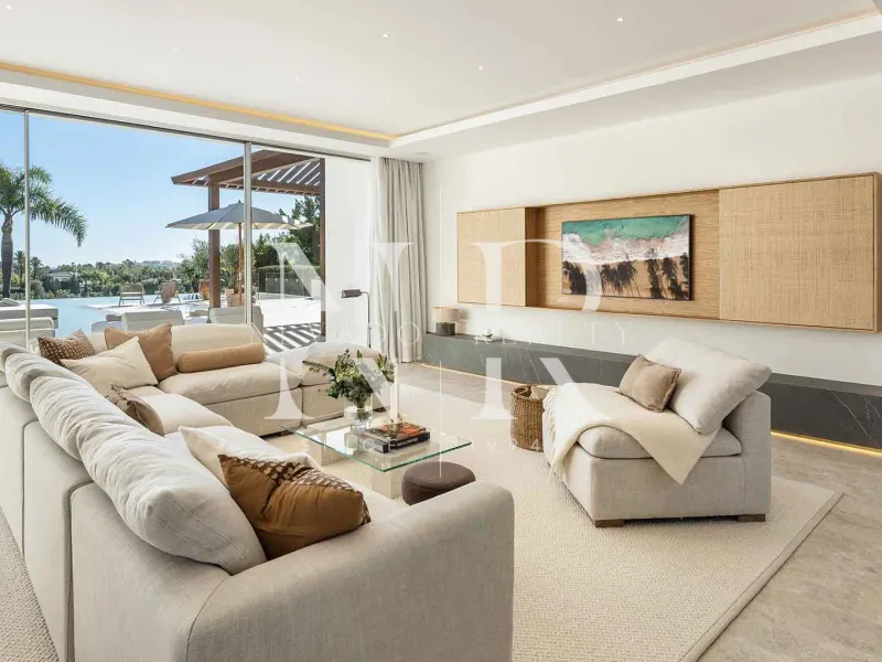Frontline golf villa in Las Brisas with panoramic views for sale