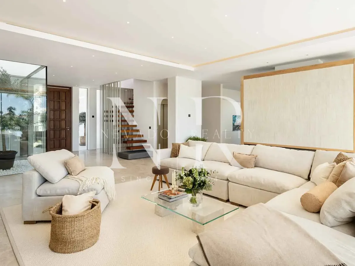 Frontline golf villa in Las Brisas with panoramic views for sale