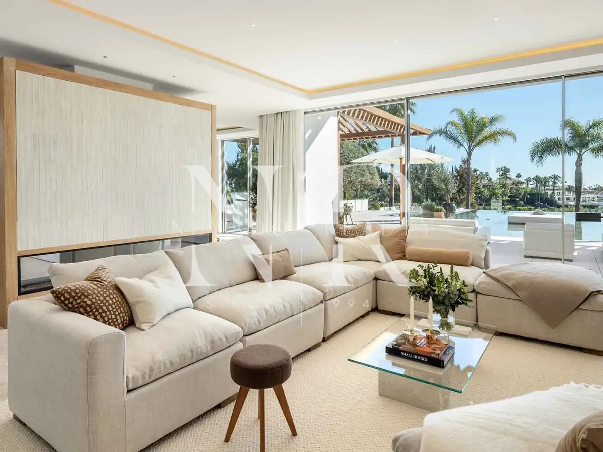 Frontline golf villa in Las Brisas with panoramic views for sale