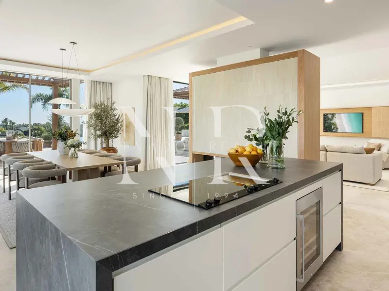 Frontline golf villa in Las Brisas with panoramic views for sale